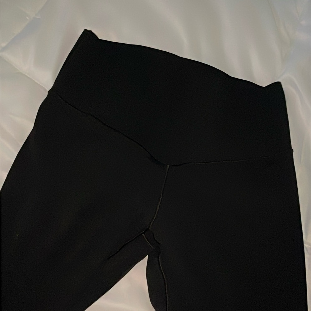 Aerie Black Leggings Sleek and Versatile